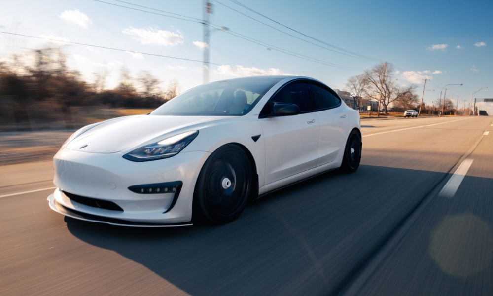 Teslan matkassa – mitä vuosi 2023 tuo tullessaan?